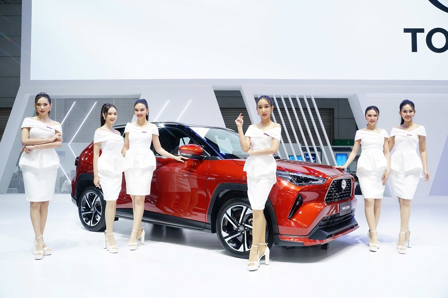 พริตตี้งาน BIG MOTOR SALE 2024 สวยฉ่ำไม่แพ้รถ