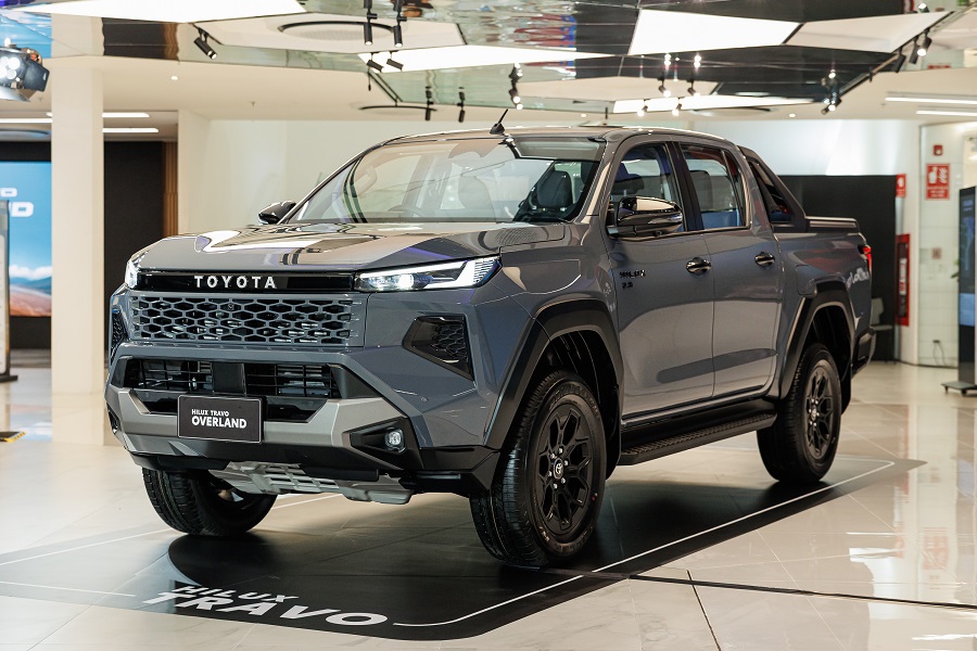TOYOTA HILUX TRAVO OVERLAND กระบะโฉมใหม่ สายลุย สายหล่อ ครบในคันเดียว!