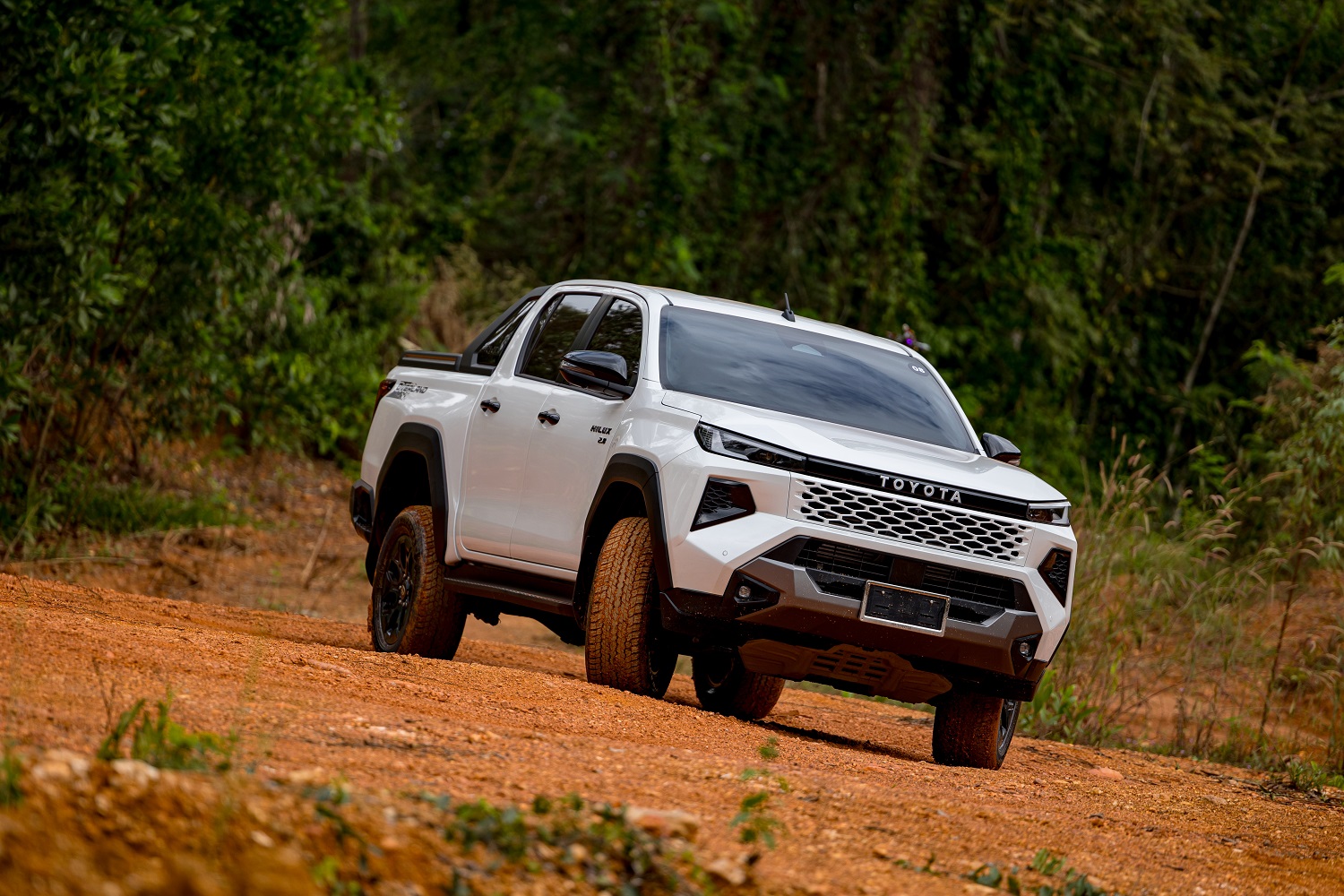 รีวิว Toyota Hilux TRAVO Double Cab 4TREX 2.8 Overland Plus AT กระบะลุย ตัวท็อป ออปชันจัดเต็ม ที่ขับดีขึ้น แบบรู้สึกได้